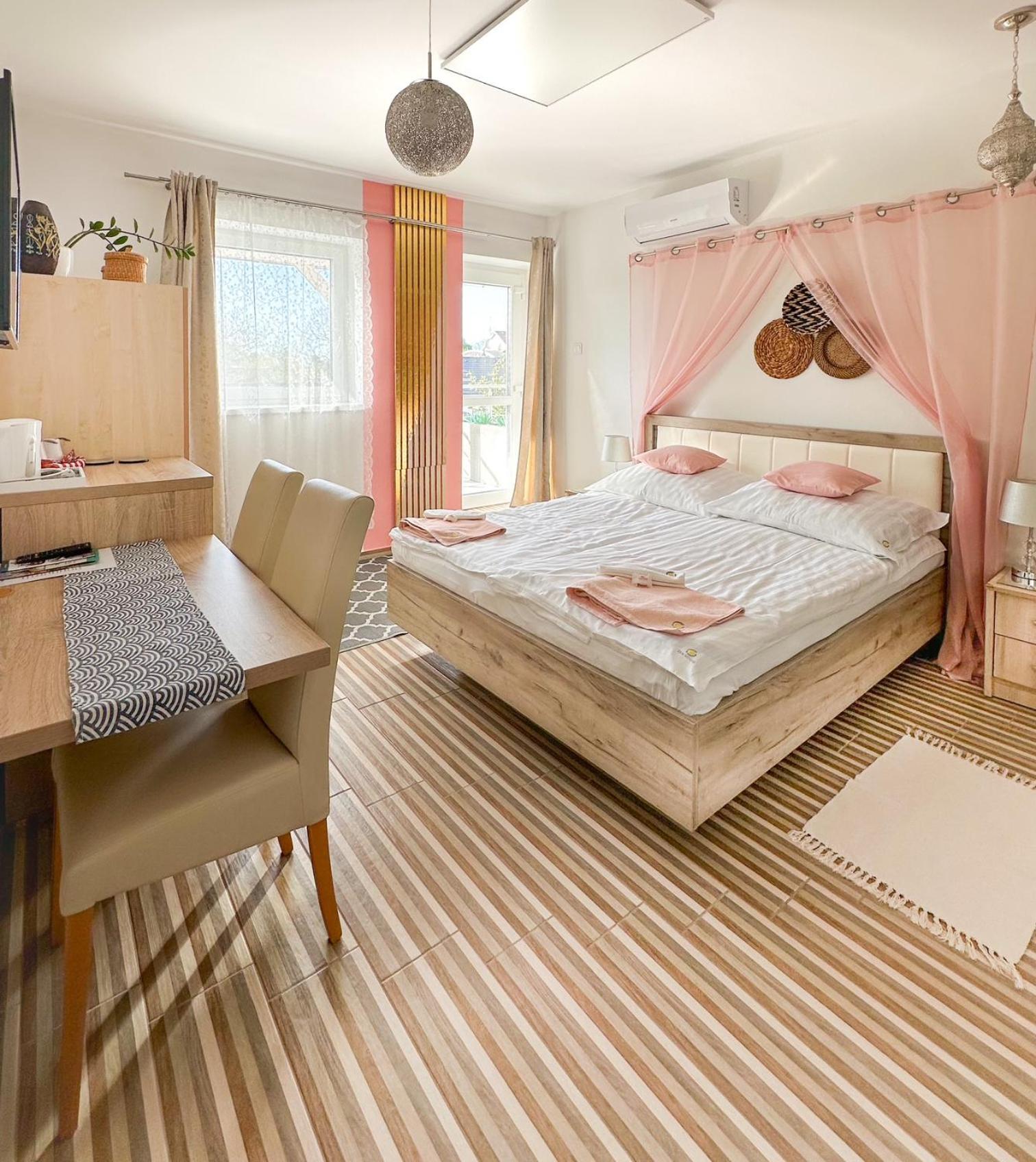 Zen House Bed and Breakfast Hajdúszoboszló Exteriör bild